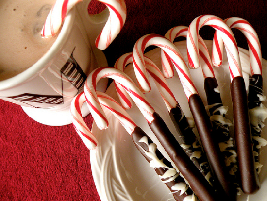 chocolate dipped candy canes Tons of candy cane crafts and ideas!!