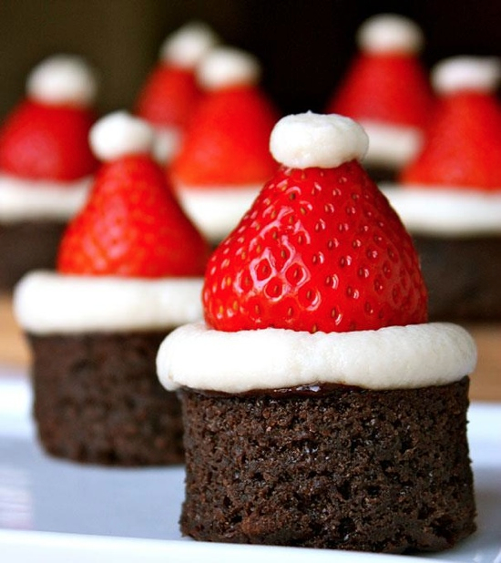 Tons of really creative Christmas cupcake ideas!!