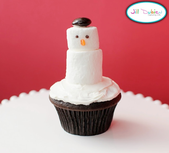christmas cupcake toppers Tons of really creative Christmas cupcake ideas!!