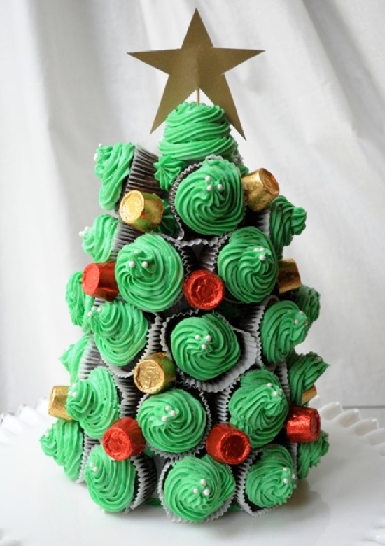 Tons of really creative Christmas cupcake ideas!!
