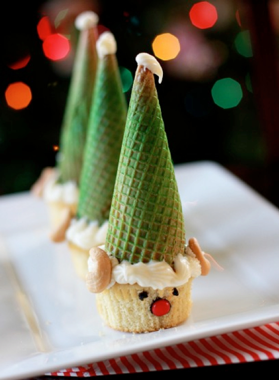 elf cupcakes Tons of really creative Christmas cupcake ideas!!