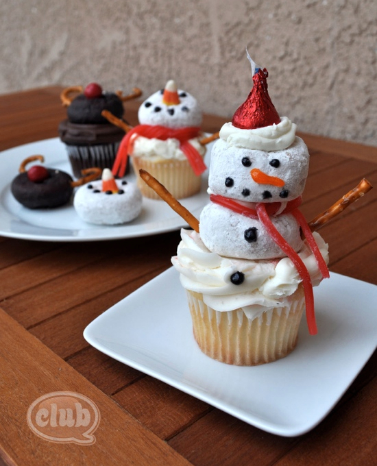 Tons of really creative Christmas cupcake ideas!!