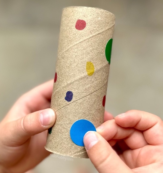A list of fun and easy toilet paper roll crafts and activities for kids! This color match game is great for toddlers and preschoolers.