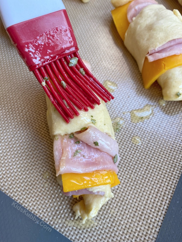 Lunch Ideas For Picky Eaters -- Ham & Cheddar Crescent Roll Ups. 