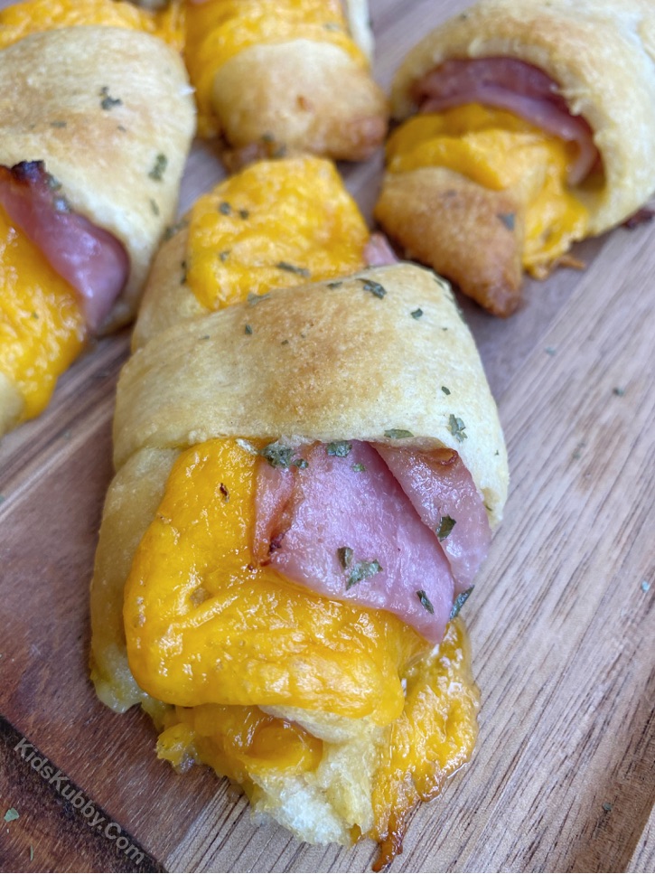Easy Lunch Ideas For Kids At Home & School -- These ham and cheese Pillsbury crescent roll up are perfect for picky eaters! 