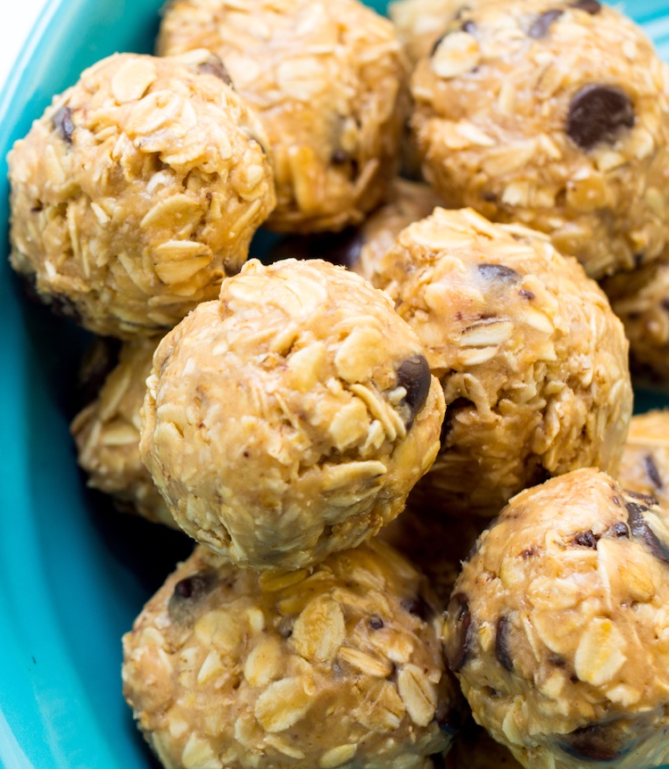 The Best No Bake Peanut Butter Energy Balls | A quick and easy snack idea for your picky kids! They are great for on the go, especially sports practice. 