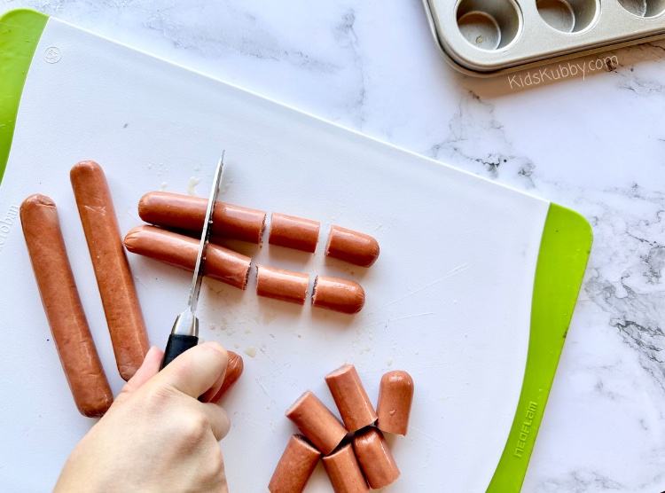 Mini corn dog muffins are a simple and fun dinner idea for picky eaters. With only 5 ingredients you can make a yummy and healthy dinner that kids will love. Pair these delicious corn dog muffins with your favorite vegetable for a well-balanced dinner idea for kids! This recipe is sure to be a hit with your whole family. 