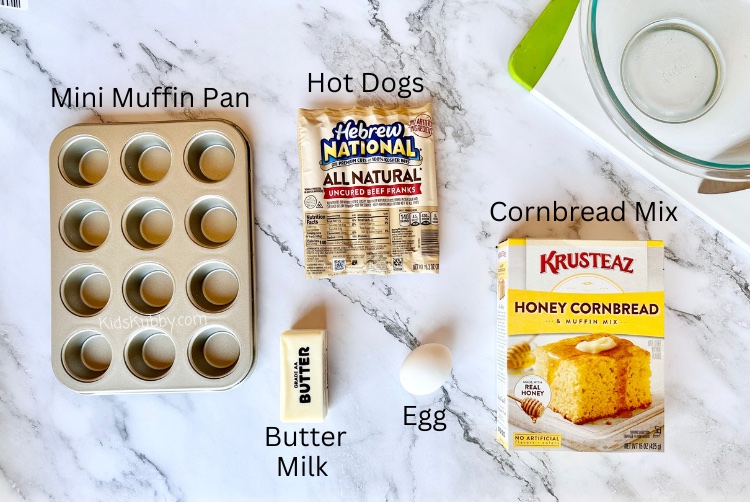 Who loves corn dogs but hates to eat fried food? Well, this recipe is the answer to all your problems. Mini Corn Dog Muffins are not only delicious, but they are also so simple to make in your oven. With 5 simple ingredients you can make fun and yummy mini corn dogs that are even better than the ones you get at the fair! This amazingly easy recipe is also great for make-ahead school lunches. Your kids will love having mini corn dogs for lunch! Such a great recipe for kids! 