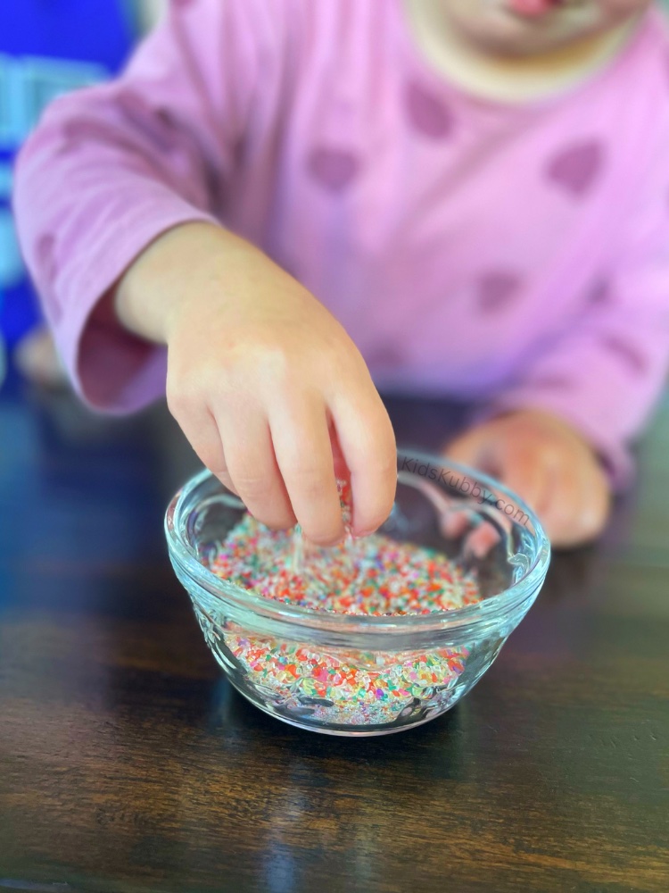 Children love to have fun and help in the kitchen. This snack activity is going to be a huge hit! Not only will they love helping create these colorful snacks, they are sure to gobble them down. These frozen banana yogurt pops are so good the kids won't notice all nutrients they're getting.