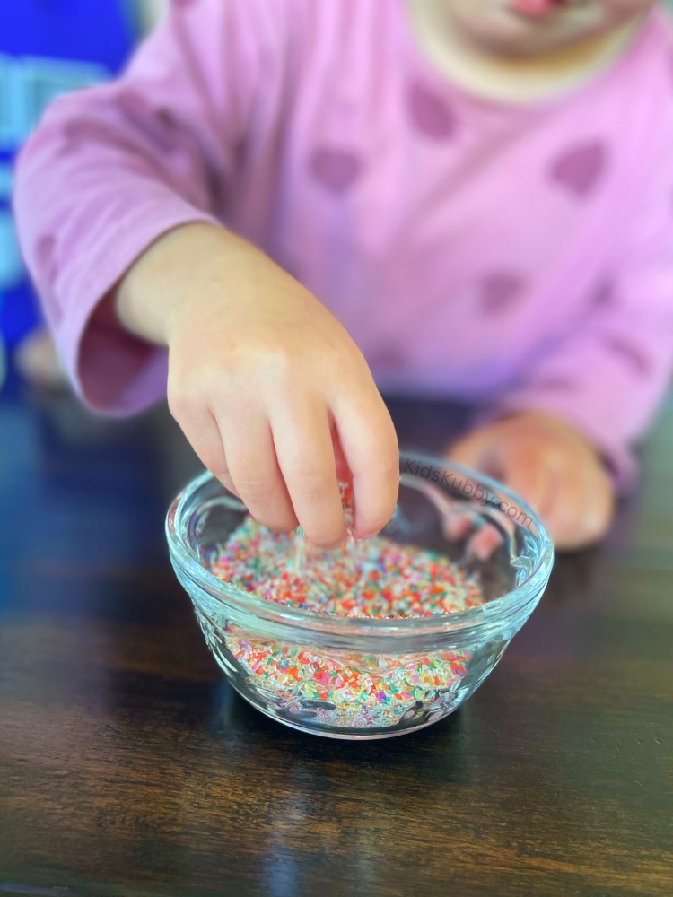 Children love to have fun and help in the kitchen. This snack activity is going to be a huge hit! Not only will they love helping create these colorful snacks, they are sure to gobble them down. These frozen banana yogurt pops are so good the kids won't notice all nutrients they're getting.