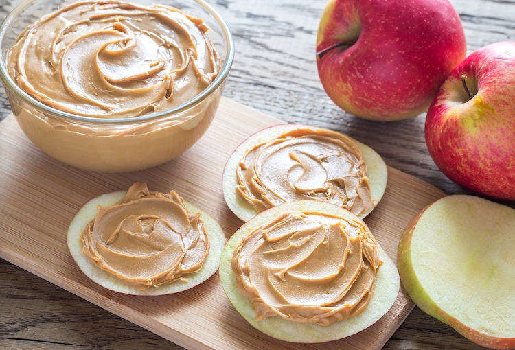 How to make apple slice cookies! A super fun and easy snack idea made with just a few healthy ingredients including red or green apples, peanut butter, and the toppings of your choice such as nuts or raisins. No baking required! This creative snack is perfect for busy working moms on a budget. 