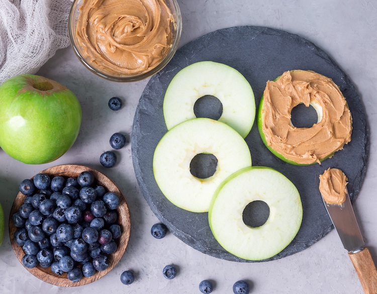 Fun snack idea for your picky eaters! Apple Slice Cookies with Peanut Butter