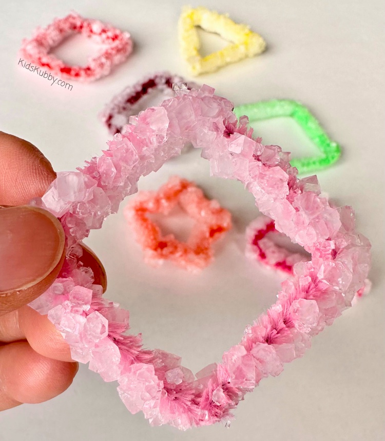 Are you trying to find a fun and simple activity to do with your preschooler? Try growing borax crystals on pipe cleaners. This is a simple science experiment to do with kids and it creates such beautiful results! You can make any shape. Awesome experiment for all ages and easy for kids to do on their own with minimal to no assistance! Tip- Add couple of drops of food coloring to the borax solution for a fun-colored crystal! 