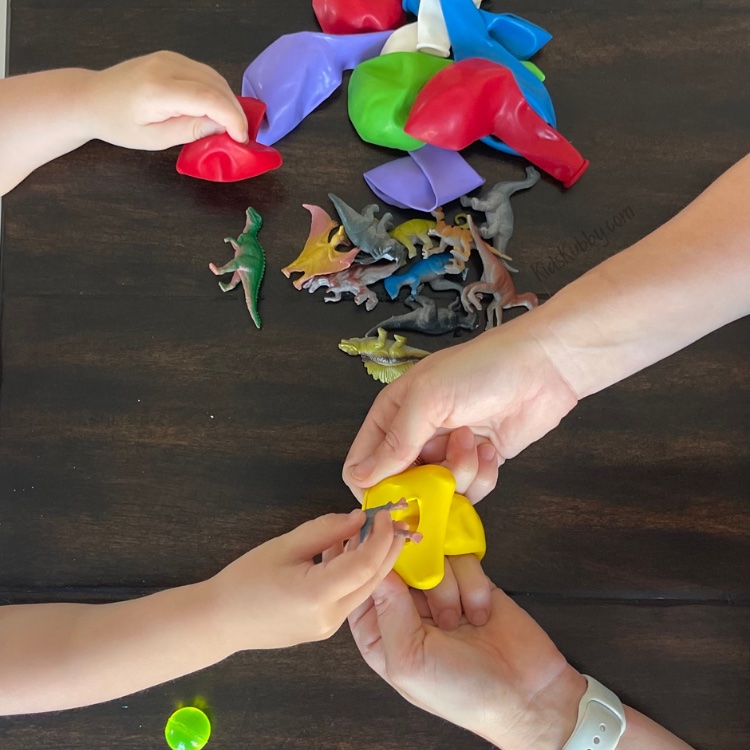 The best science imaginative play. Your kids will have a blast with this activity! Perfect for a hot summer day using balloons, toy dinosaurs and water. Let your children have fun using their imagination helping hatch these cute little dinosaurs.