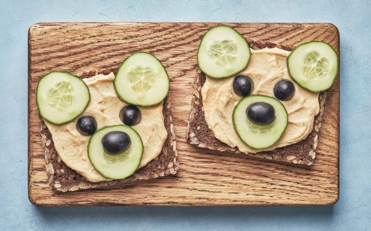 Are you looking for a cheap and healthy meal idea for your family? Try making silly animal toast. This easy recipe is so versatile that you can make it for breakfast, lunch, or even as a fun after school snack for kids. Most kids tend to be picky eaters, but if the food is exciting, they’ll eat just about anything. Let your kids help you make this fun meal and they’ll be so excited to eat it. 