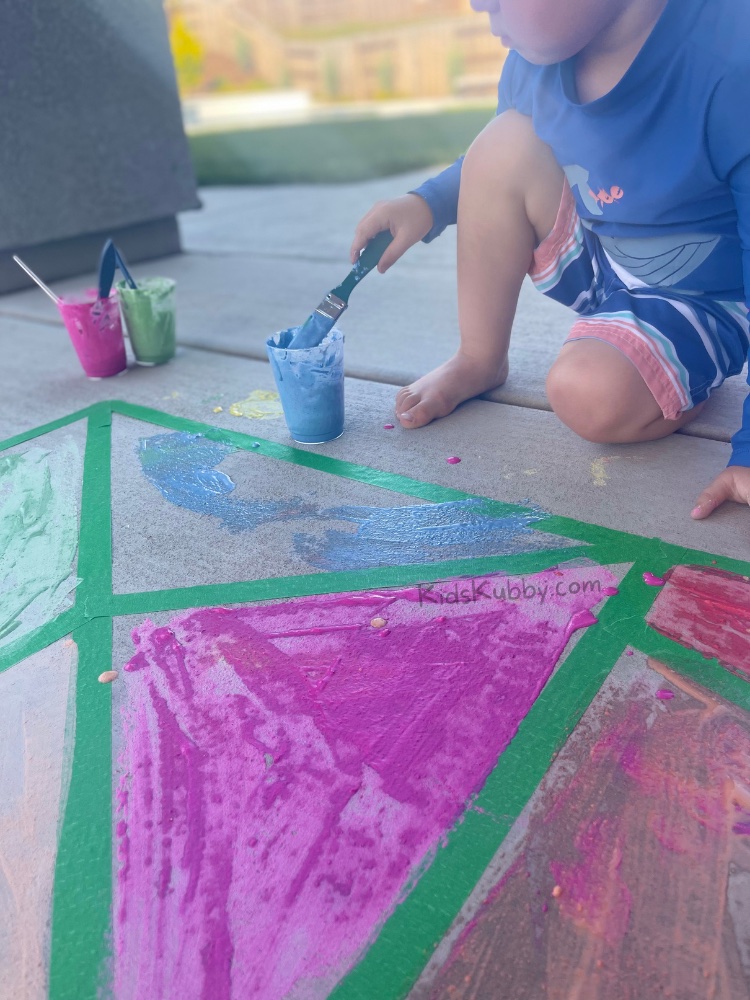 Need a quick and easy inexpensive activity for the kids to do this summer? This excellent colorful homemade sidewalk chalk paint is so easy to make, and your kids will have so much fun brightening up the sidewalks and driveways!
