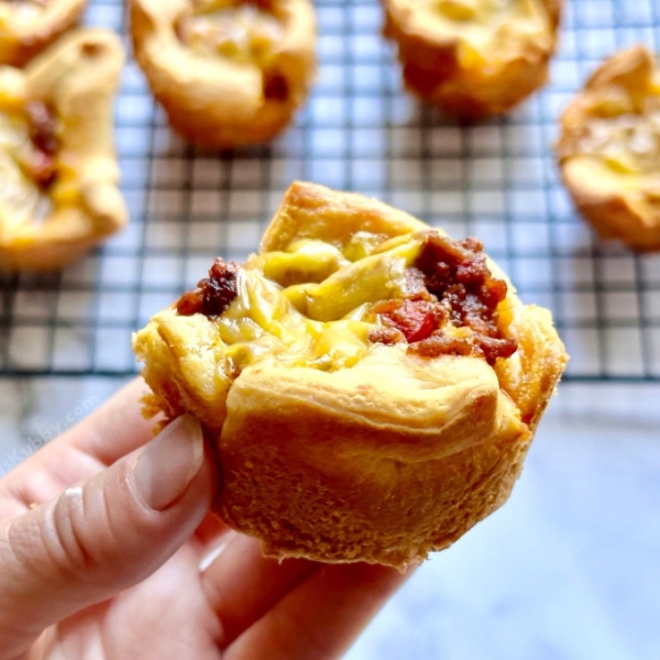 A fun and easy family meal or even after school snack! Kids love these sloppy joe cups. With just a few simple and cheap ingredients, these yummy sloppy joe cups can be whipped up in no time. They are a great option for a quick dinner, snack, or even family gathering. They are the most delicious finger food! Everyone loves handheld foods! Picky eater approved.