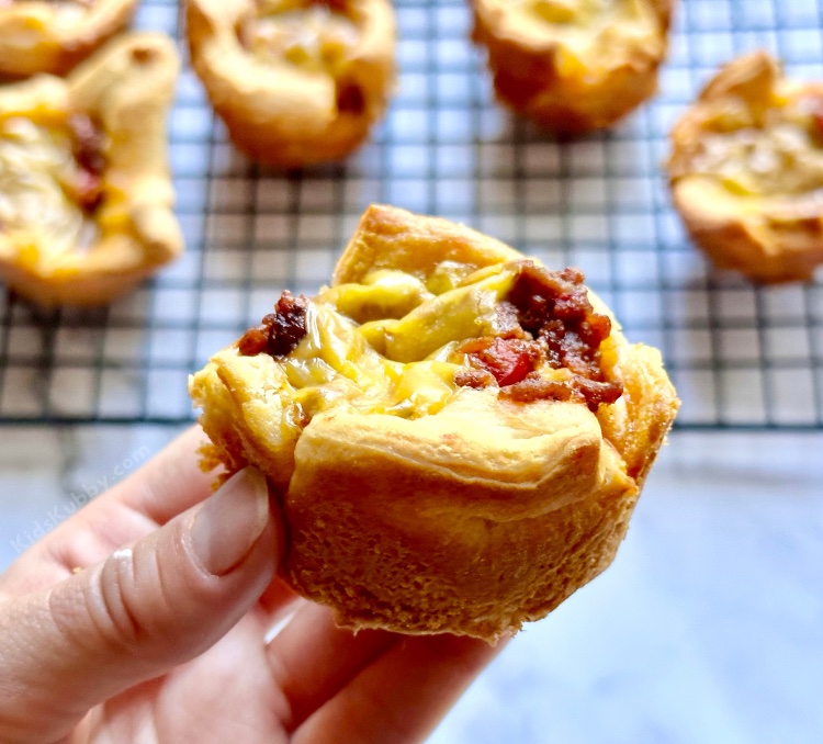 A fun and easy family meal or even after school snack! Kids love these sloppy joe cups. With just a few simple and cheap ingredients, these yummy sloppy joe cups can be whipped up in no time. They are a great option for a quick dinner, snack, or even family gathering. They are the most delicious finger food! Everyone loves handheld foods! Picky eater approved.