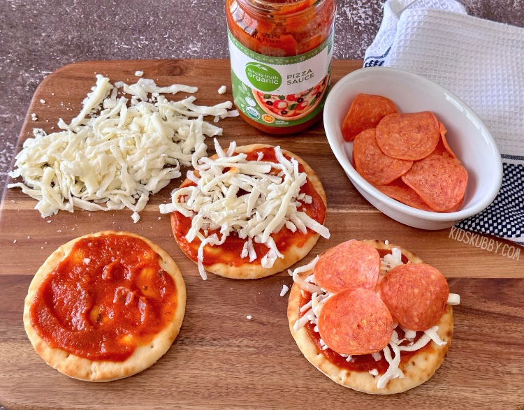 Air fryer mini pizzas – the easiest meal you’ll ever make. My family loves this quick dinner idea so much and I love it because it’s fast and only has 3 basic ingredients. My kids love to help make each mini pizza. Even my toddler can help with this simple recipe. Air fryer mini pizzas are great for busy weeknight dinners, after school snacks, and school lunches.