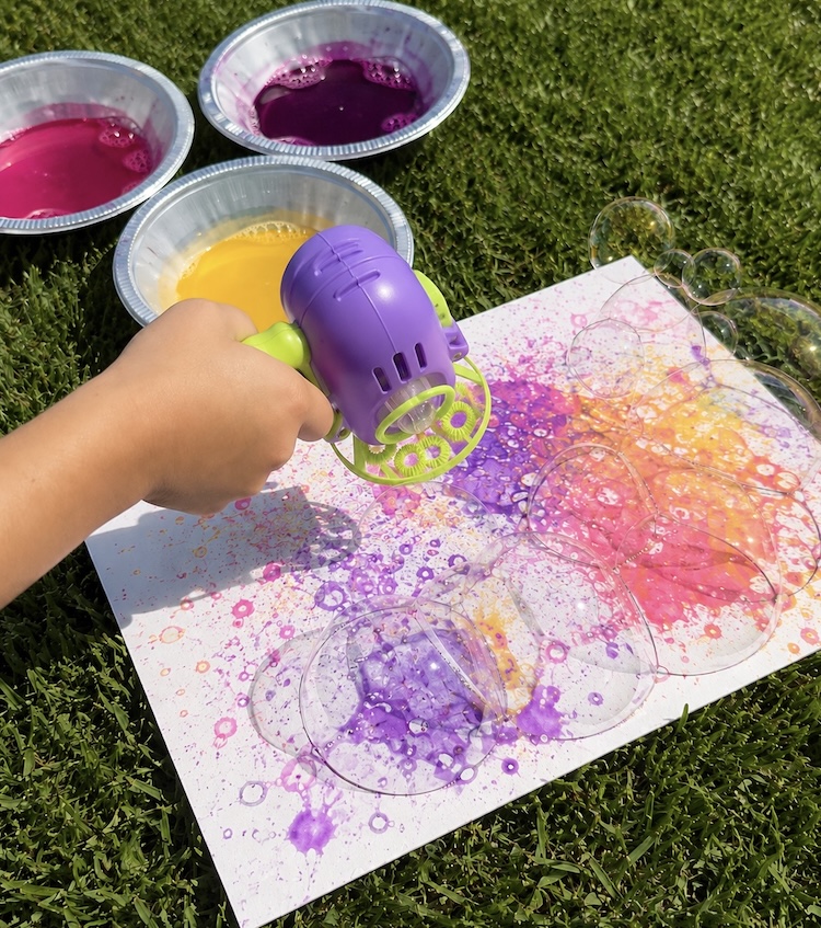 How to make bubble art for kids! An easy and fun outdoor activity for kids of all ages, toddlers to older kids who love to make art projects.