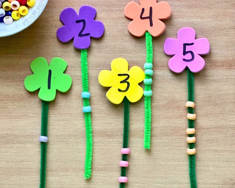 How cute is this foam flower counting activity? It’s great for toddlers and preschoolers as they learn to count. Head to the dollar store today to pick up some foam flowers, green pipe cleaners, and pony beads. This counting game takes 5 minutes to prepare and will keep kids entertained for much longer!