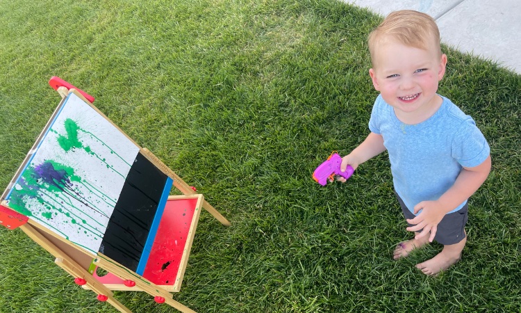 Whether you have a budding artist, or an energetic little one, you child will love this fun bright and colorful art project! A great way to spend outdoors away from screens while creating beautiful art!