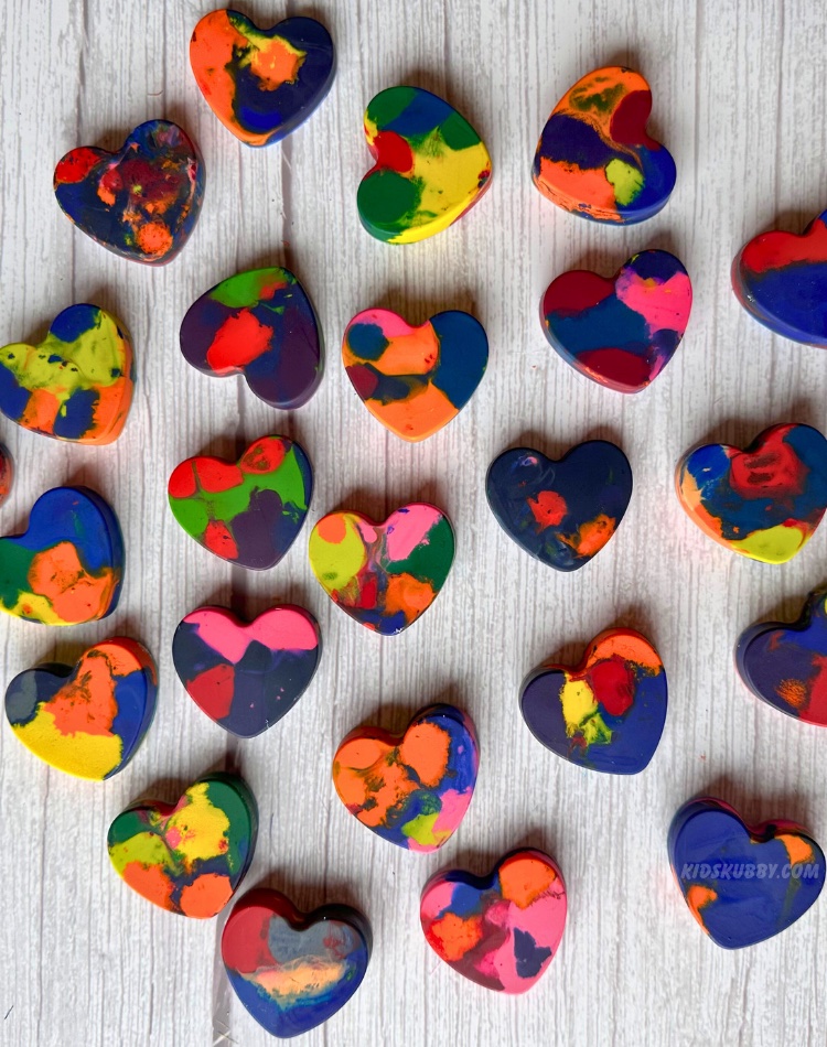 Check out this simple way to recycle crayons into fun heart shapes. These melted crayon hearts are the perfect valentine's day craft. Free printable valentines day cards including. 