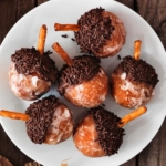 Are you looking for an easy fall dessert recipe to make with your kids? These Acorn donut holes are a MUST try! Each donut hole is covered with melted chocolate and sprinkles. Pop a pretzel stick on top and you have the perfect fall treat! I love to make these donut hole acorns for my thanksgiving dessert table or for the company potluck. You just can’t go wrong with chocolate covered donuts this holiday season.
