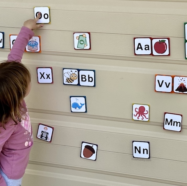 Looking for a fun activity for kids? Try making this easy phonics game with a free printout and magnetic tiles. Head outside and let your kids play with magnetic on the garage door while they learn an essential pre-reading skill. Such a fun game for kids.