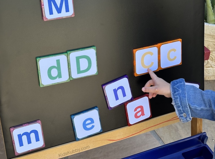 easy game to help kids learn upper and lower case letter. The alphabet game is perfect for toddler and preschoolers using magna-tiles. 