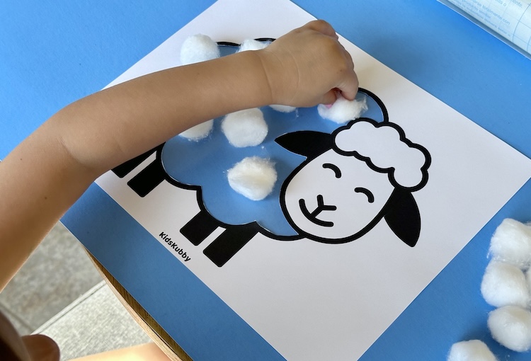 grab some cotton balls and lets make this fluffy sheep craft with just a few simple craft supplies. This is a great farm animal project for toddlers and preschoolers that also helps with fine motor skills. make these adorable cotton ball sheep today. 