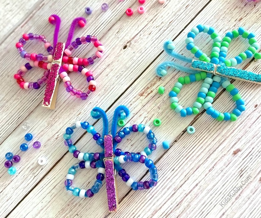 Butteryfly crafts for kids using pipe cleaners. 