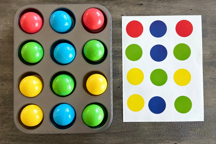 a fun learning game for preschoolers that teachers patterns. a cheap, easy to set up, quiet time activity that kids love. 