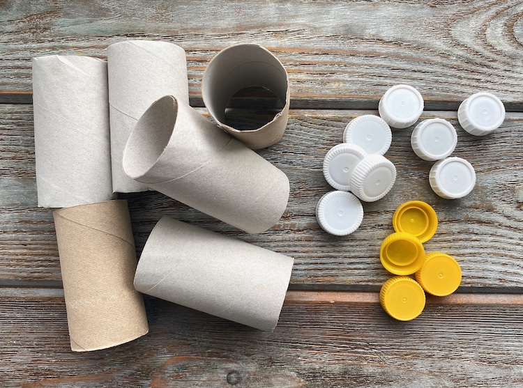Recycled Toilet Paper Roll Craft: How to make a train set with recycled materials from your home!