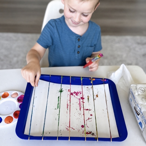 Easy fun art project for little kids using rubber bands.