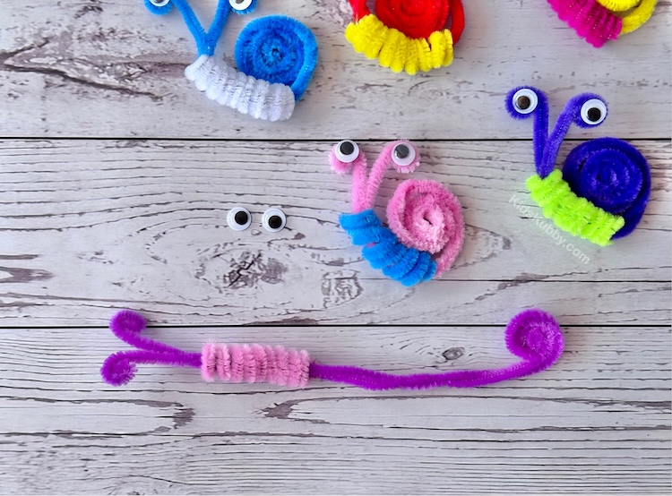 Easiest pipe cleaner snail craft ever using supplies you already have at home. 