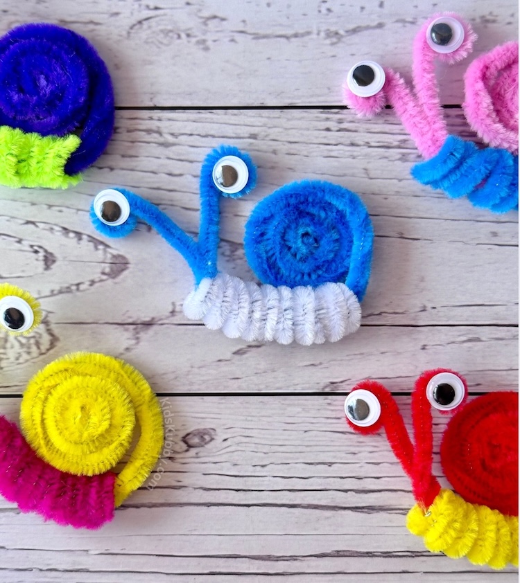 This is such a simple yet fun pipe cleaner craft for kids. Make adorable fuzzy snails with just 3 pipe cleaners!