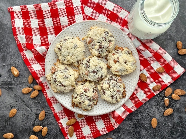 These Chewy Almond Joy Cookies are a dream come true! Loaded with chocolate, coconut, and almonds, they’re the ultimate treat. Pin now for the perfect cookie recipe!