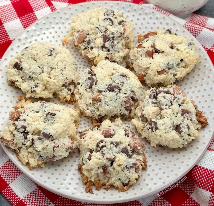 Inspired by the classic candy, this Almond Joy Cookies Recipe blends chocolate, coconut, and almonds into a delicious bite. Perfect for parties or snacking!