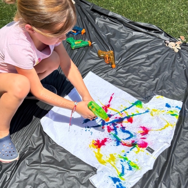 Looking for a fun kids' craft? This water gun tie dye project is a colorful, easy outdoor activity for kids. Perfect for beginners!