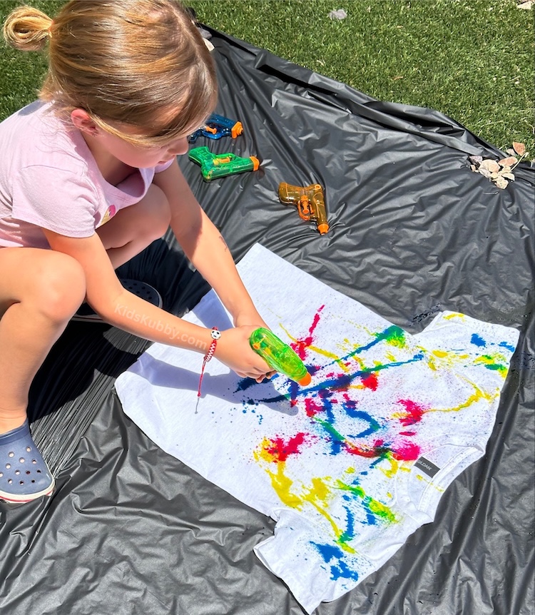 Looking for a fun kids' craft? This water gun tie dye project is a colorful, easy outdoor activity for kids. Perfect for beginners! 