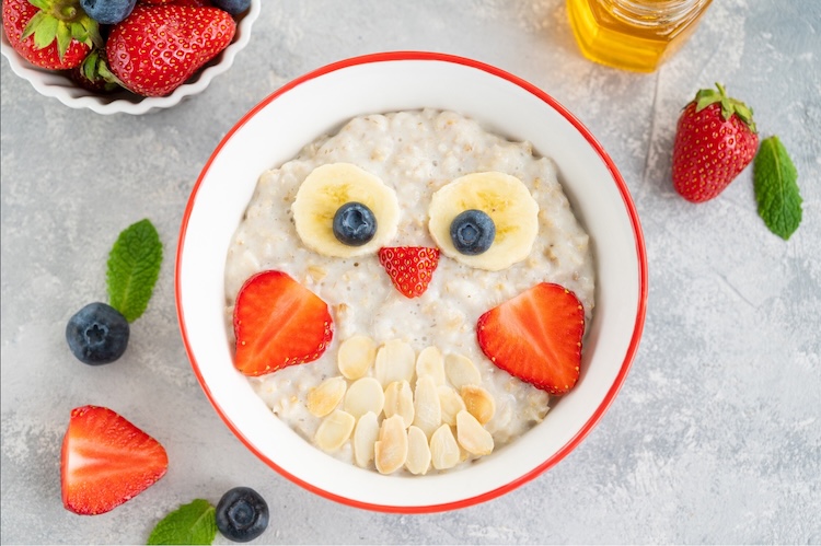Get creative in the kitchen with these Rice Cake Owls! A fun, no-bake snack idea perfect for kids' parties or after-school treats