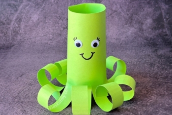 easy paper roll under the sea creature made by kids