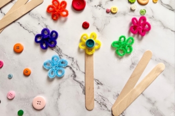 Simple to make homemade bookmarks. perfect boredom busting activity for kids. 