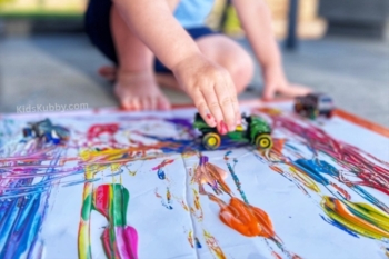 use card to paint a masterpiece. This easy art activity for kids is sure to be a hit. 