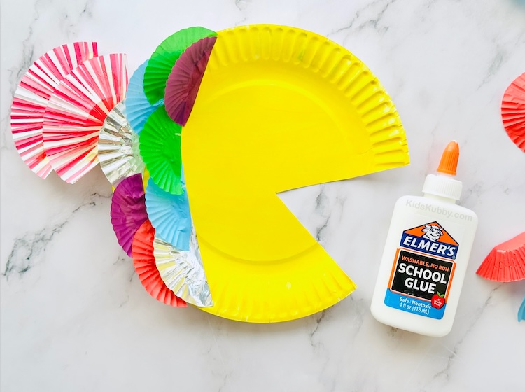 A simple to make paper craft for kids of all ages using craft supplies you already have at home. 