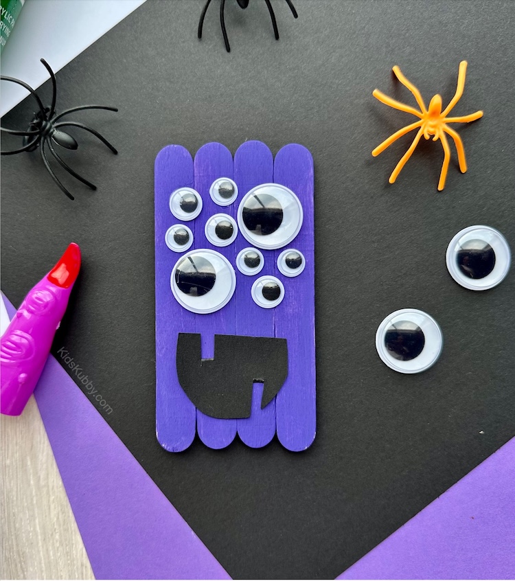 Head into the Halloween season with this spooky cute monster craft using popsicle sticks. This easy Halloween popsicle stick craft is easy to make for toddlers and preschoolers. The perfect spooky craft for kids. 