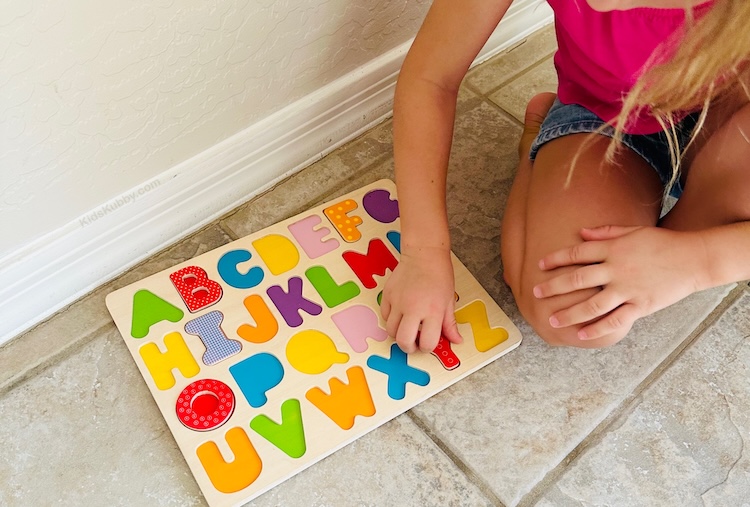 Easy and cheap learning activity for toddlers and preschoolers. Fun game to teach letter recognition. 