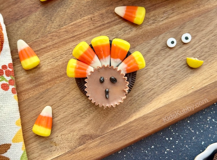 Simple and delicious cookies for thanksgiving. a semi homemade, no bake treat that even kids can make.
