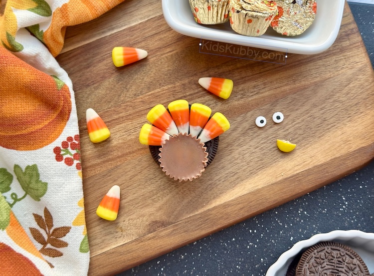 The best Thanksgiving Oreo Turkey Treats ever using common ingredients. You can make these in just 10 minutes!